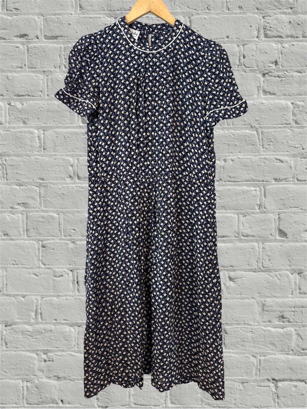VINTAGE SILK FLORAL DIANE VON FURSTENBERG DRESS SIZE 8